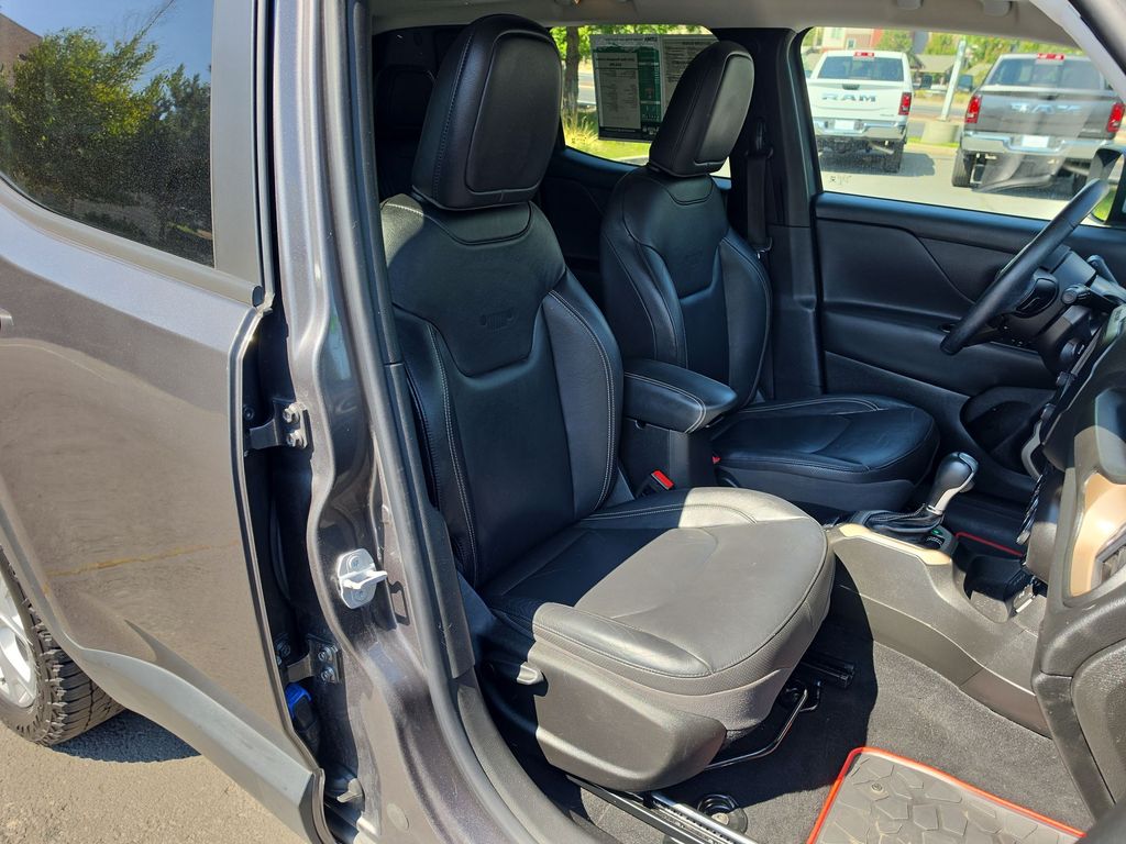 Thumbnail: 2016 Jeep Renegade - 26