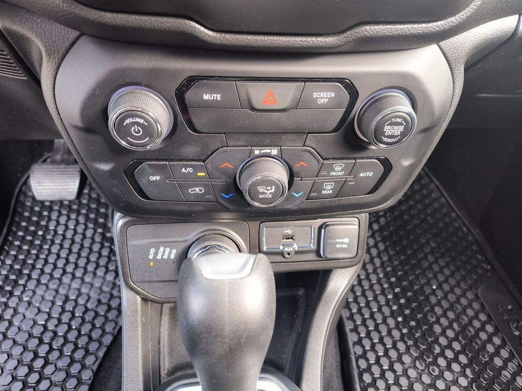 Thumbnail: 2020 Jeep Renegade - 22