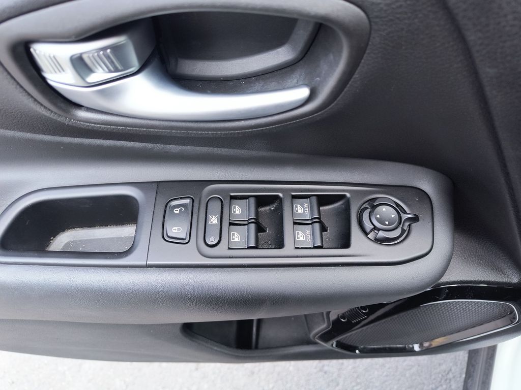 Thumbnail: 2020 Jeep Renegade - 20