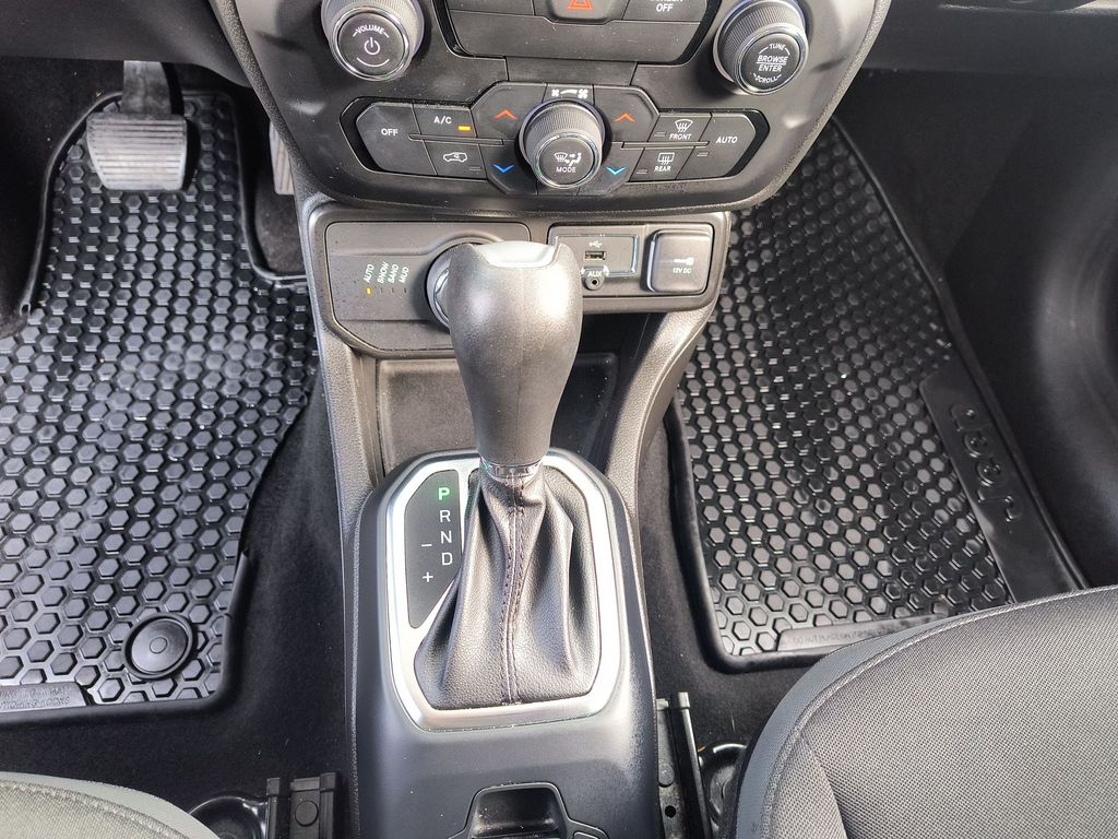 Thumbnail: 2020 Jeep Renegade - 10