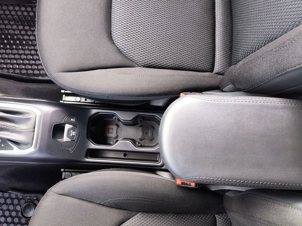 Thumbnail: 2020 Jeep Renegade - 23