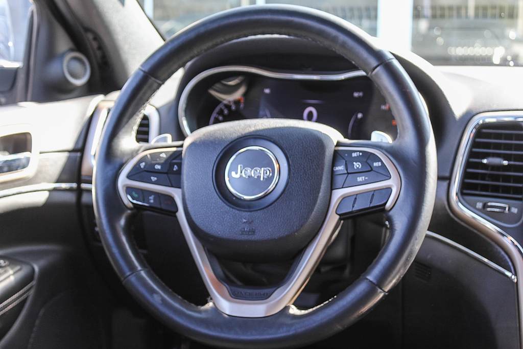 Thumbnail: 2015 Jeep Grand Cherokee - 9