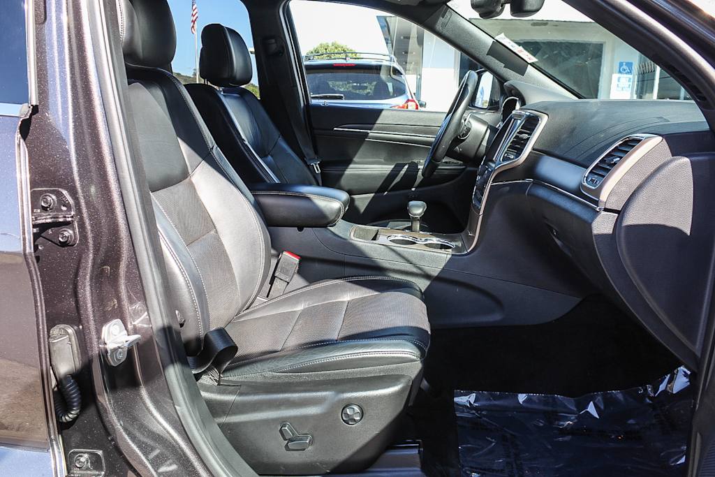 Thumbnail: 2015 Jeep Grand Cherokee - 10