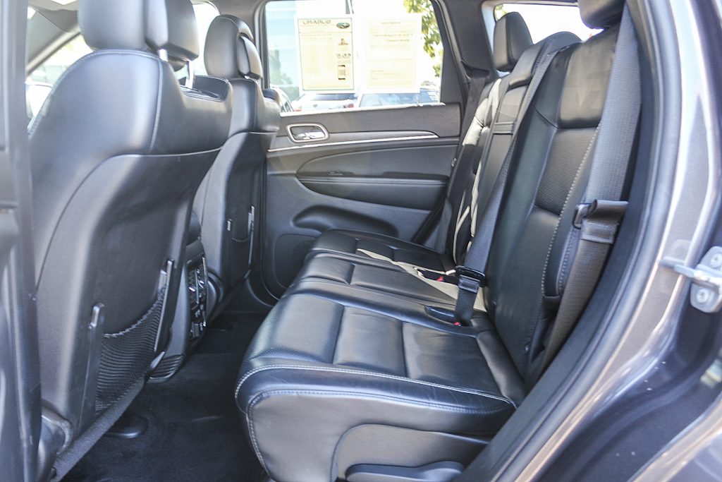 Thumbnail: 2015 Jeep Grand Cherokee - 12