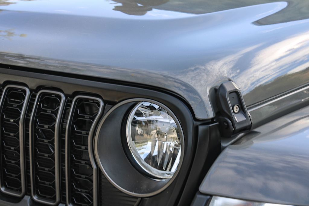 Thumbnail: 2021 Jeep Gladiator - 20