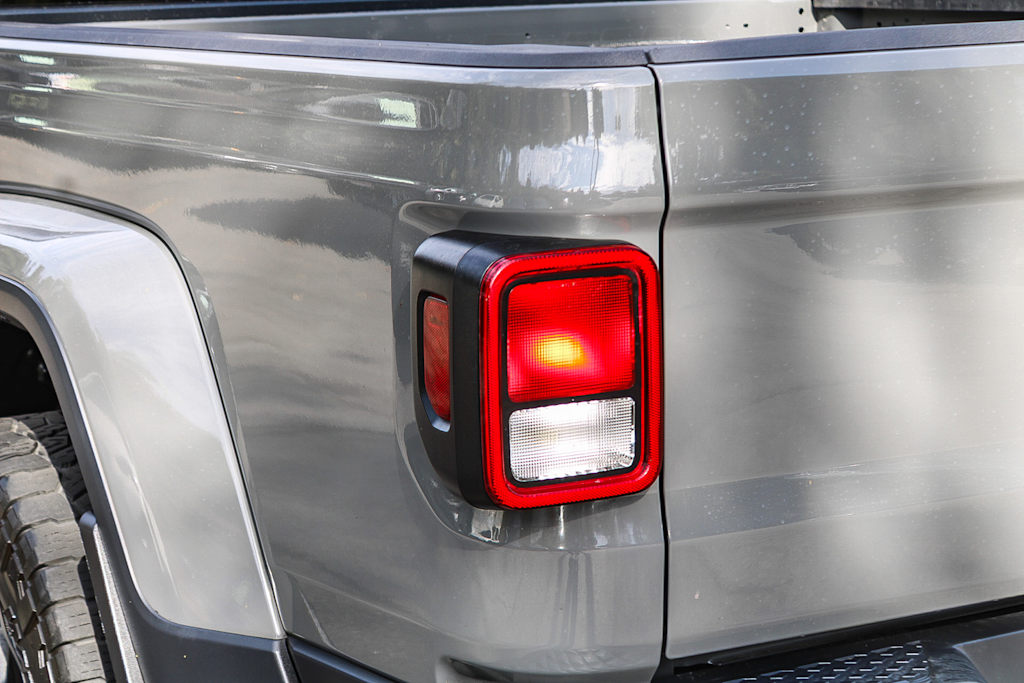 Thumbnail: 2021 Jeep Gladiator - 19