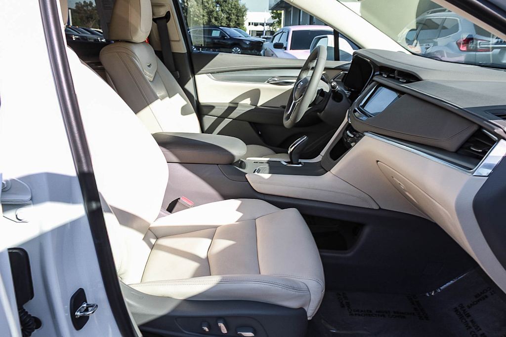 Thumbnail: 2017 Cadillac XT5 - 9