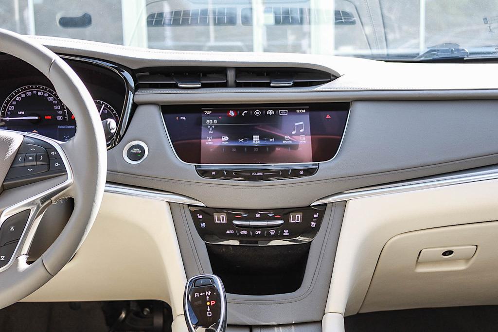 Thumbnail: 2017 Cadillac XT5 - 8