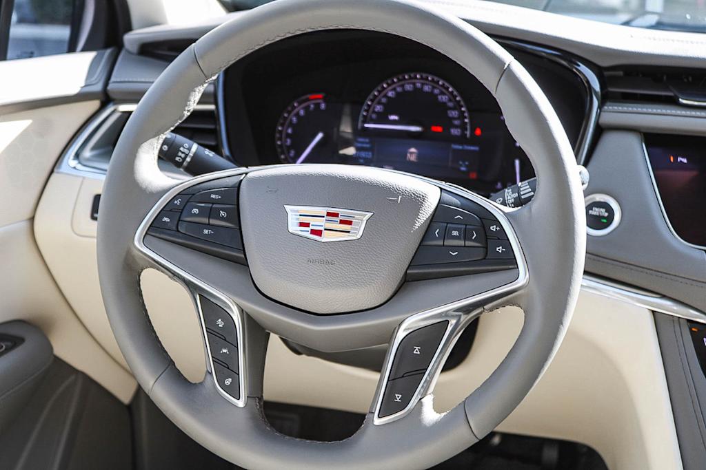 Thumbnail: 2017 Cadillac XT5 - 12