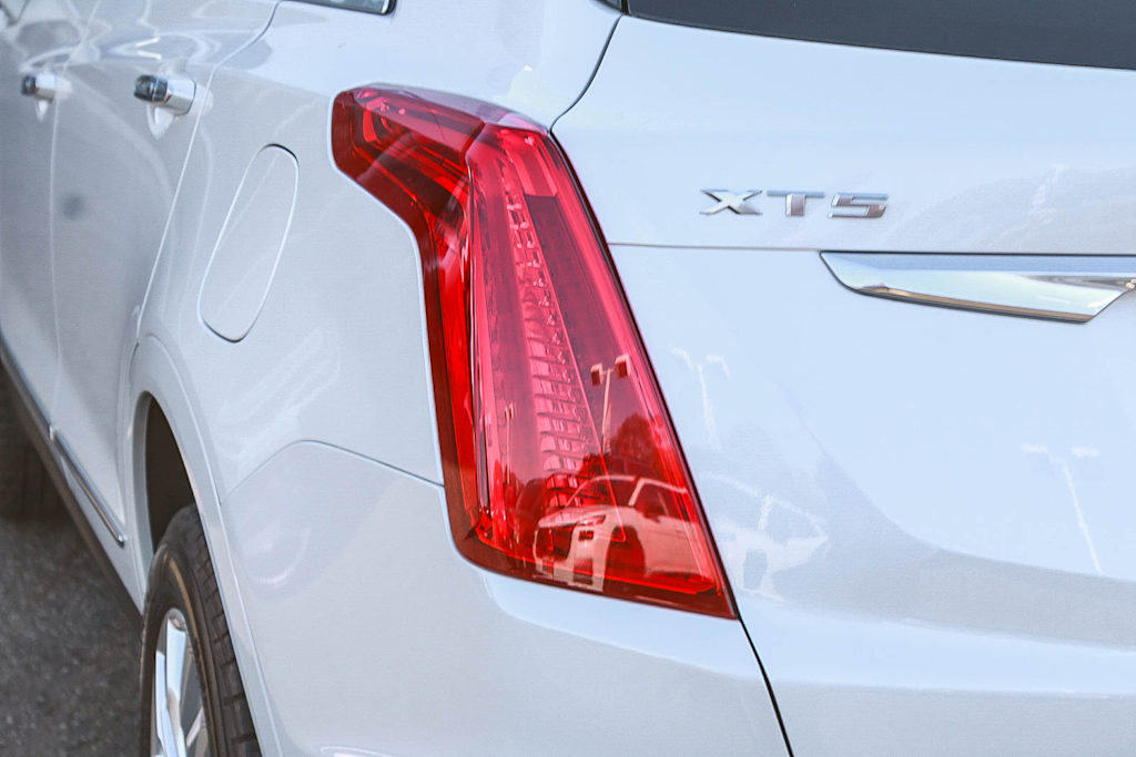 Thumbnail: 2017 Cadillac XT5 - 17