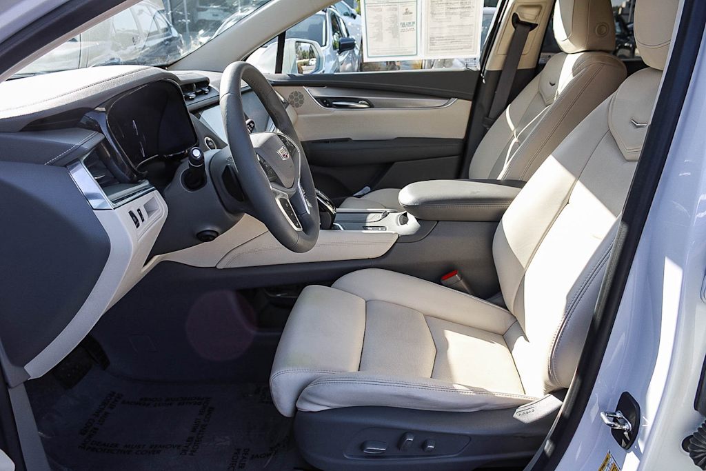 Thumbnail: 2017 Cadillac XT5 - 10