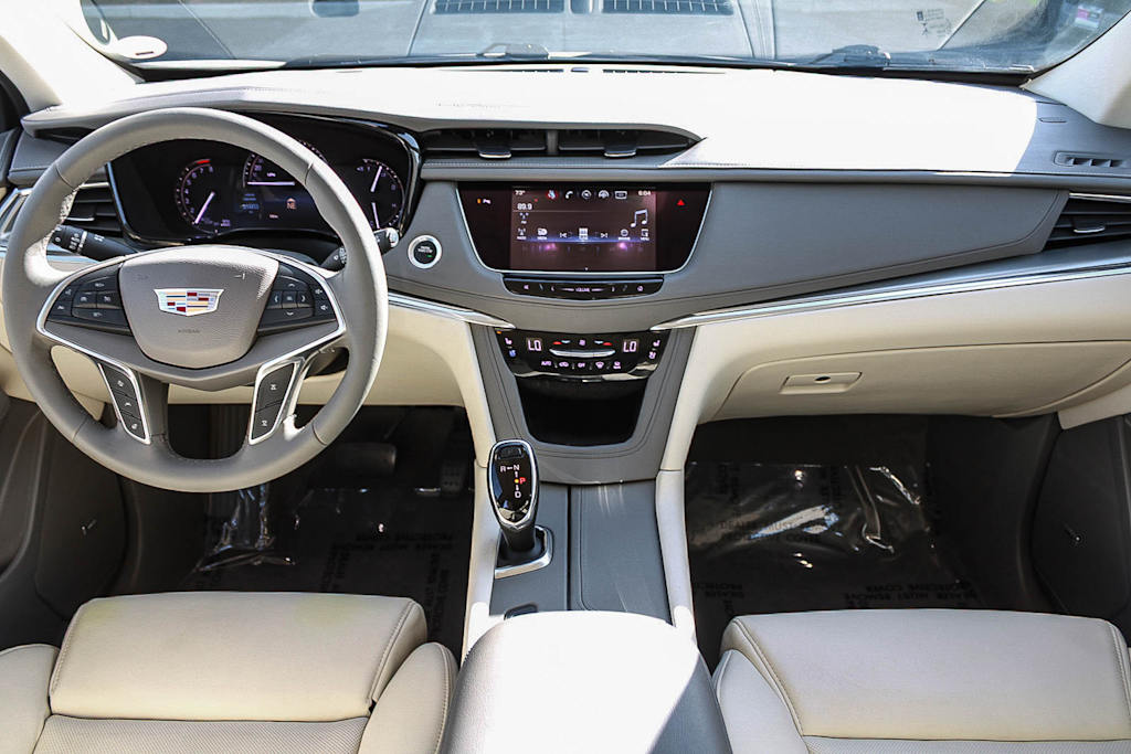 Thumbnail: 2017 Cadillac XT5 - 2