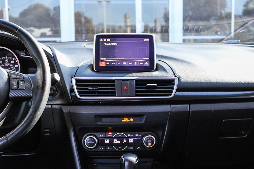 Thumbnail: 2015 Mazda Mazda3 - 11