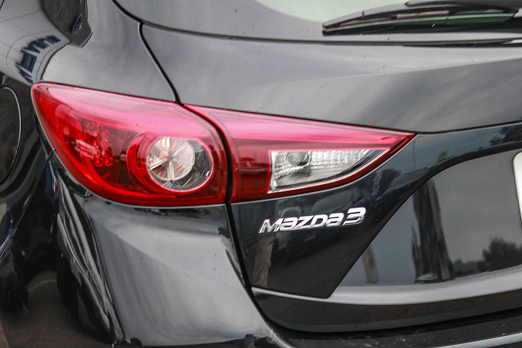 Thumbnail: 2018 Mazda Mazda3 - 21