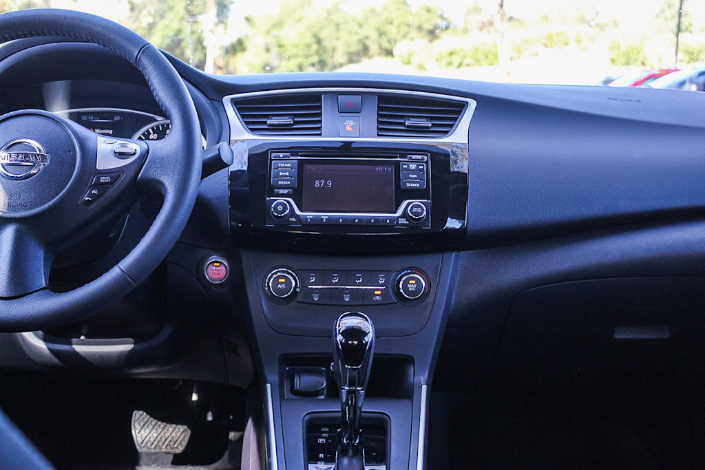 Thumbnail: 2016 Nissan Sentra - 9