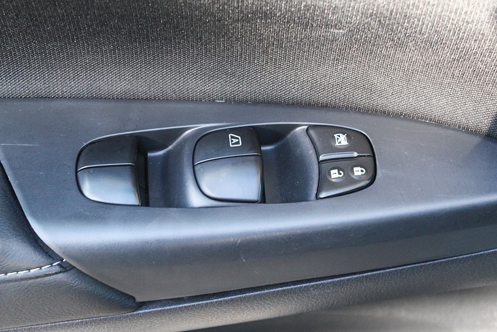 Thumbnail: 2016 Nissan Sentra - 25
