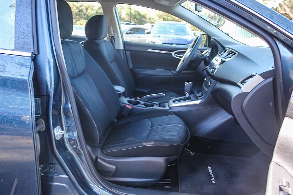 Thumbnail: 2016 Nissan Sentra - 10