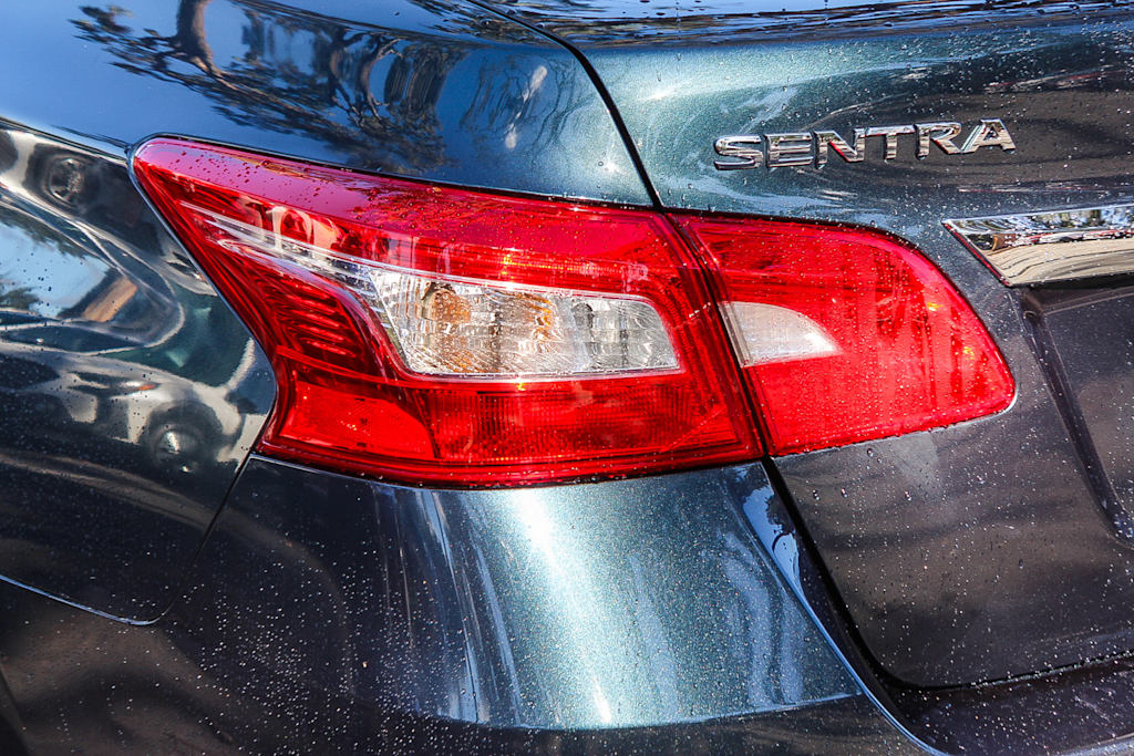 Thumbnail: 2016 Nissan Sentra - 21