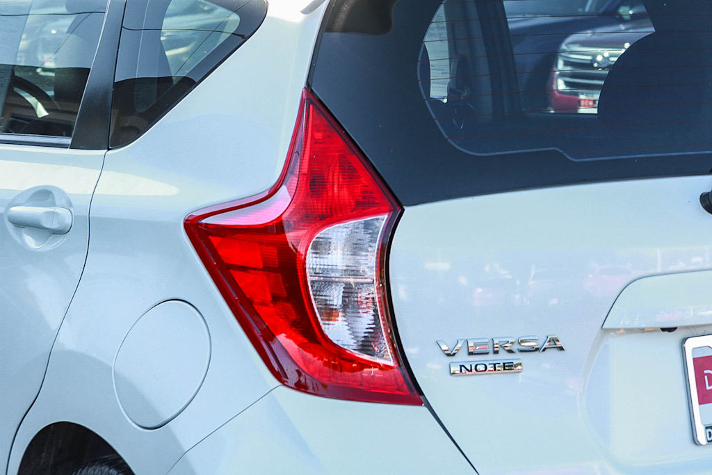 Thumbnail: 2015 Nissan Versa Note - 21