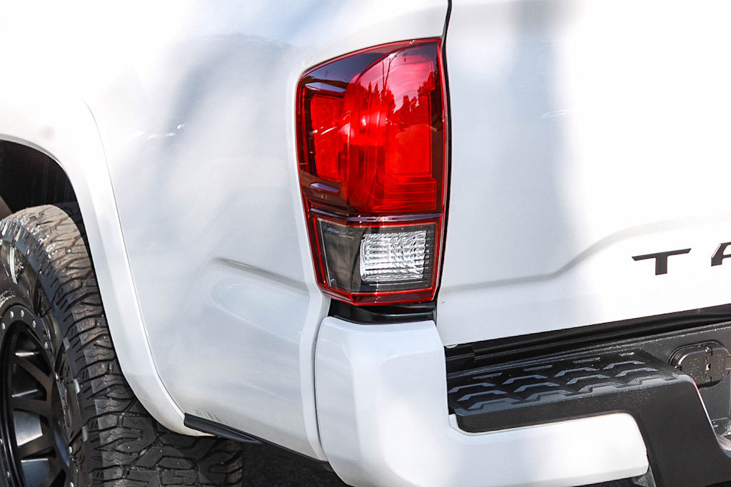 Thumbnail: 2019 Toyota Tacoma - 16