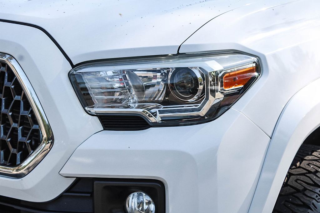 Thumbnail: 2019 Toyota Tacoma - 17