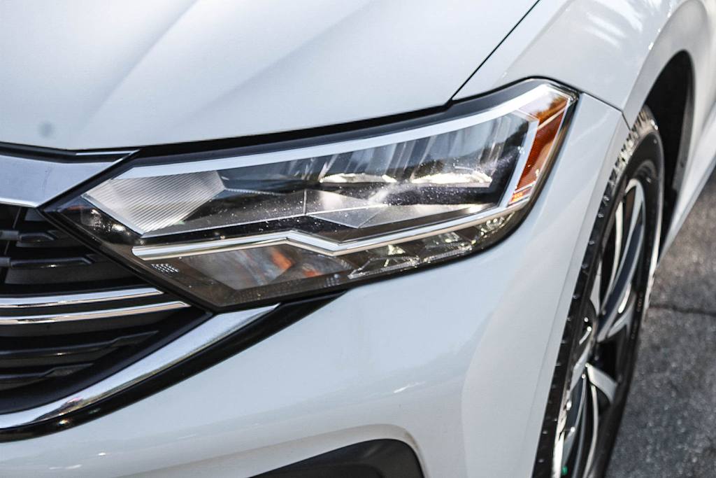 Thumbnail: 2023 Volkswagen Jetta - 21