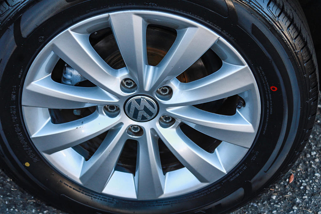 Thumbnail: 2016 Volkswagen Beetle - 20