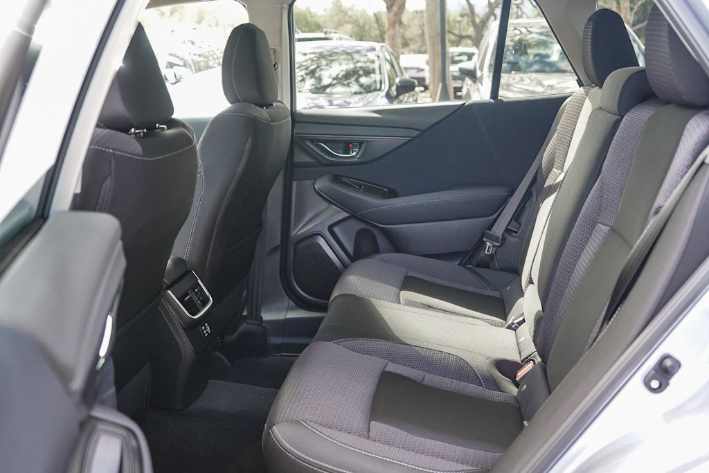 2025 Subaru Outback Premium 12