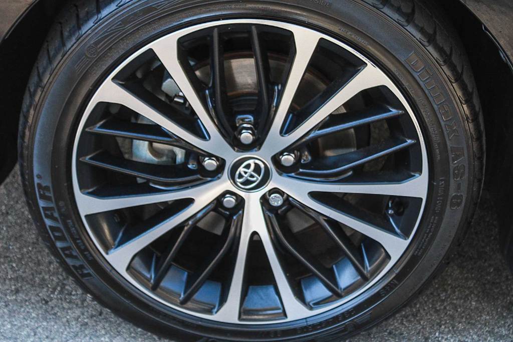 Thumbnail: 2020 Toyota Camry - 7