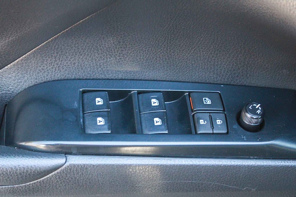 Thumbnail: 2020 Toyota Camry - 24