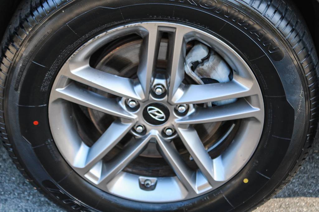 Thumbnail: 2017 Hyundai Santa Fe - 7