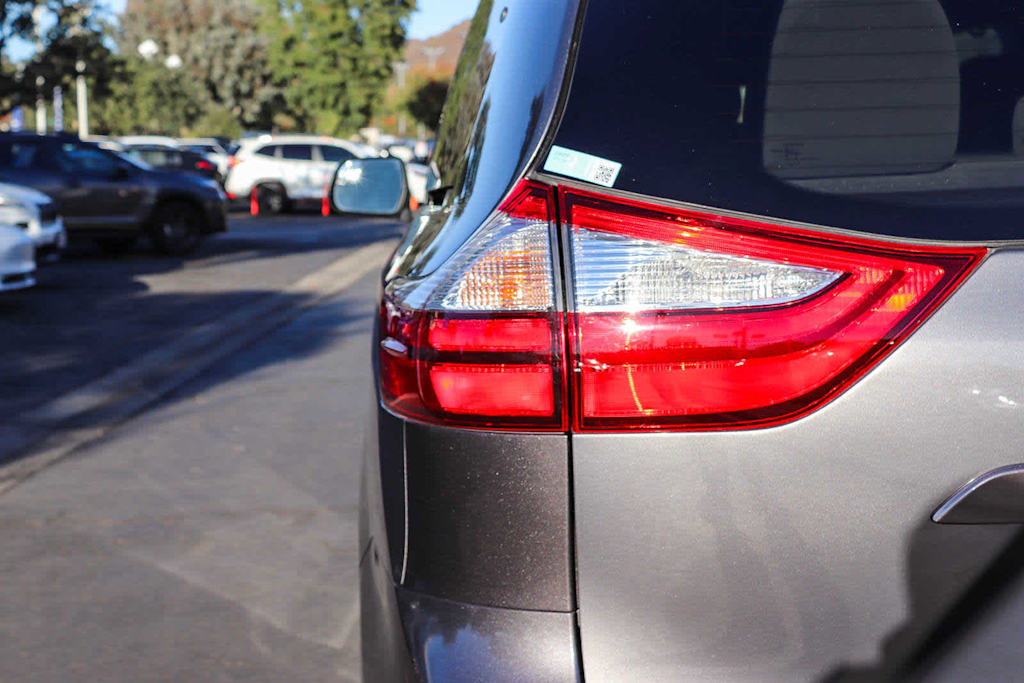 2018 Toyota Sienna LE 19