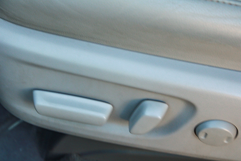 Thumbnail: 2015 Toyota Sienna - 24