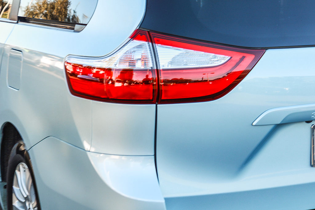 Thumbnail: 2015 Toyota Sienna - 19