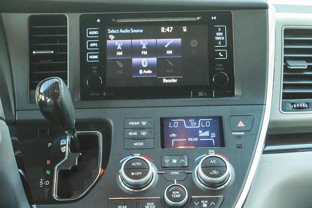 Thumbnail: 2015 Toyota Sienna - 14