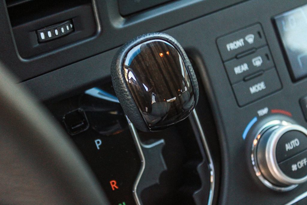 Thumbnail: 2015 Toyota Sienna - 22