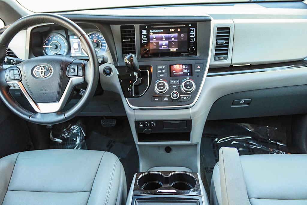 Thumbnail: 2015 Toyota Sienna - 2