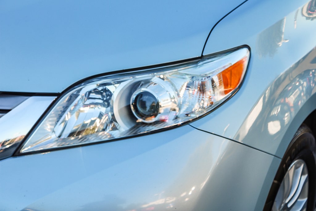 Thumbnail: 2015 Toyota Sienna - 20