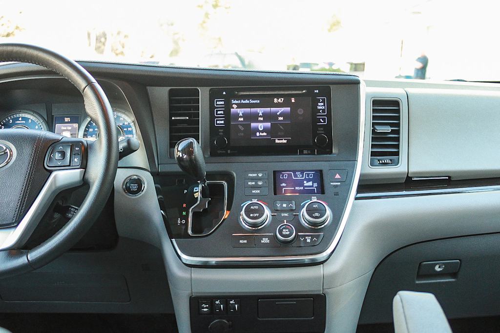Thumbnail: 2015 Toyota Sienna - 9