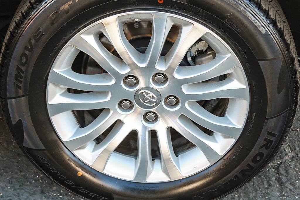Thumbnail: 2015 Toyota Sienna - 21