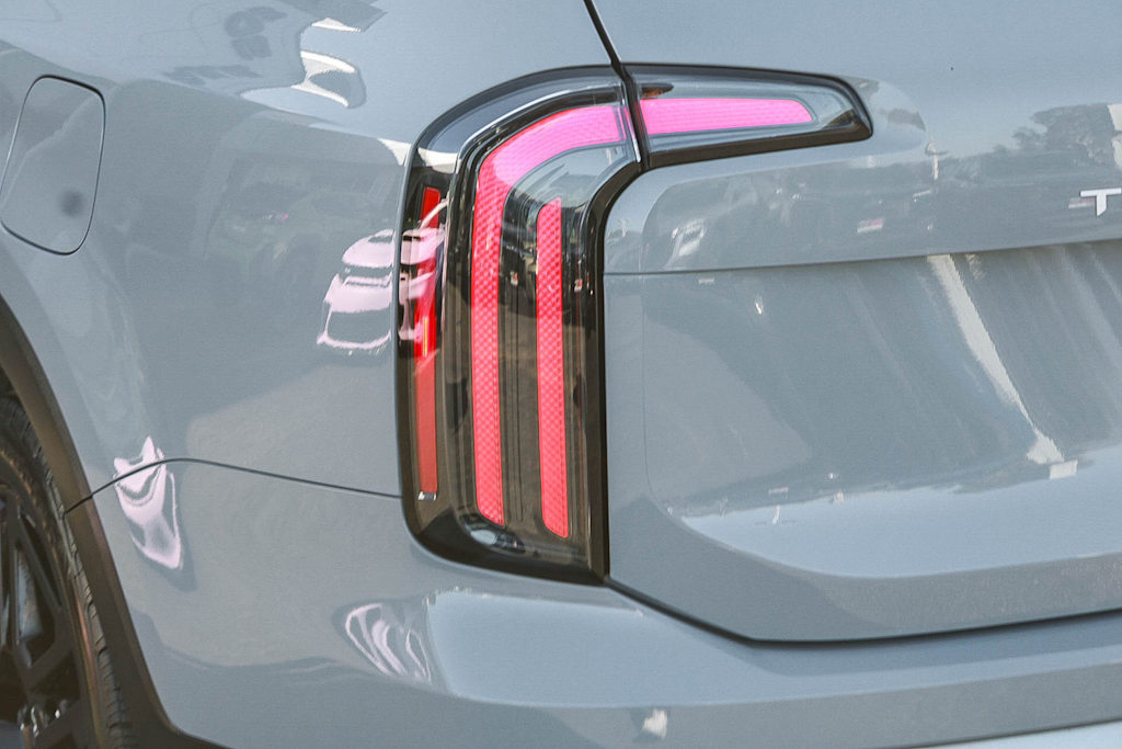 Thumbnail: 2023 Kia Telluride - 19