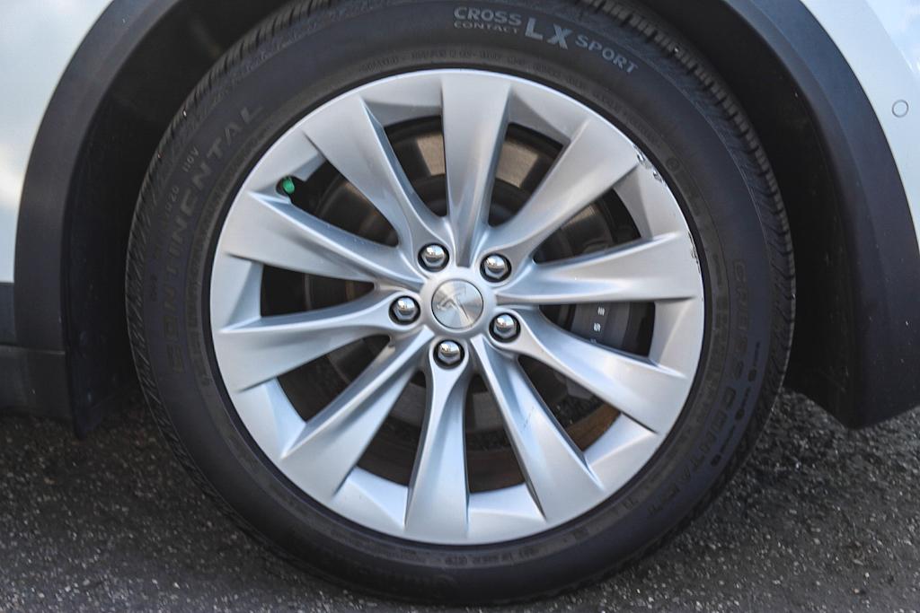2020 Tesla Model X Long Range 18