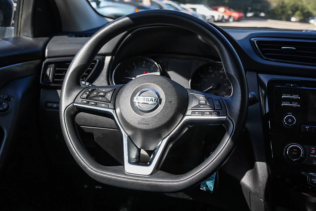 Thumbnail: 2018 Nissan Rogue Sport - 9