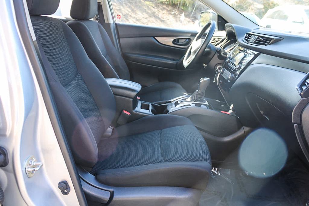 Thumbnail: 2018 Nissan Rogue Sport - 10