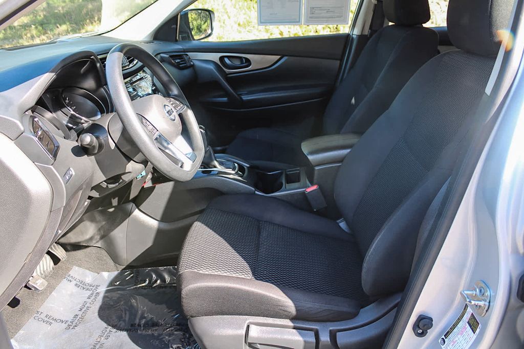 Thumbnail: 2018 Nissan Rogue Sport - 11