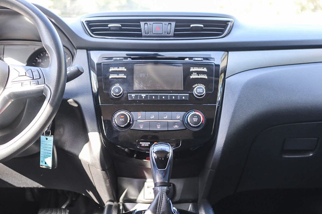 Thumbnail: 2018 Nissan Rogue Sport - 13