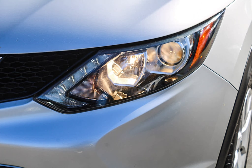 Thumbnail: 2018 Nissan Rogue Sport - 21