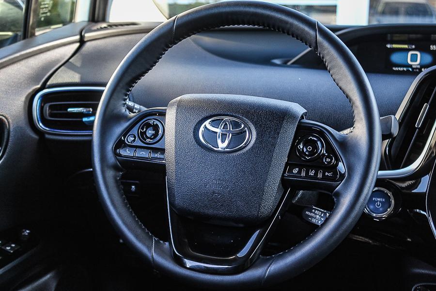 Thumbnail: 2022 Toyota Prius - 9