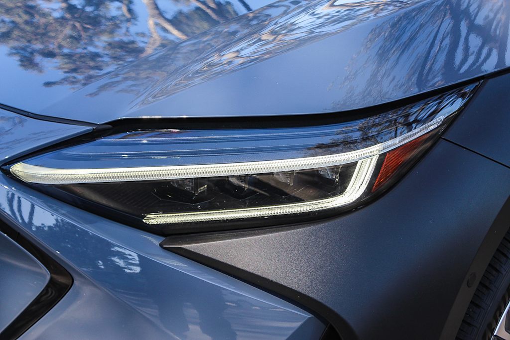 Thumbnail: 2023 Subaru Solterra - 20