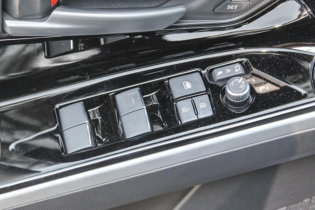 2025 Subaru Solterra Touring 22